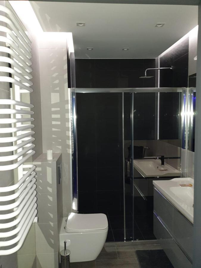 Apartament Skarbowa 1& Parking เลชโน ภายนอก รูปภาพ
