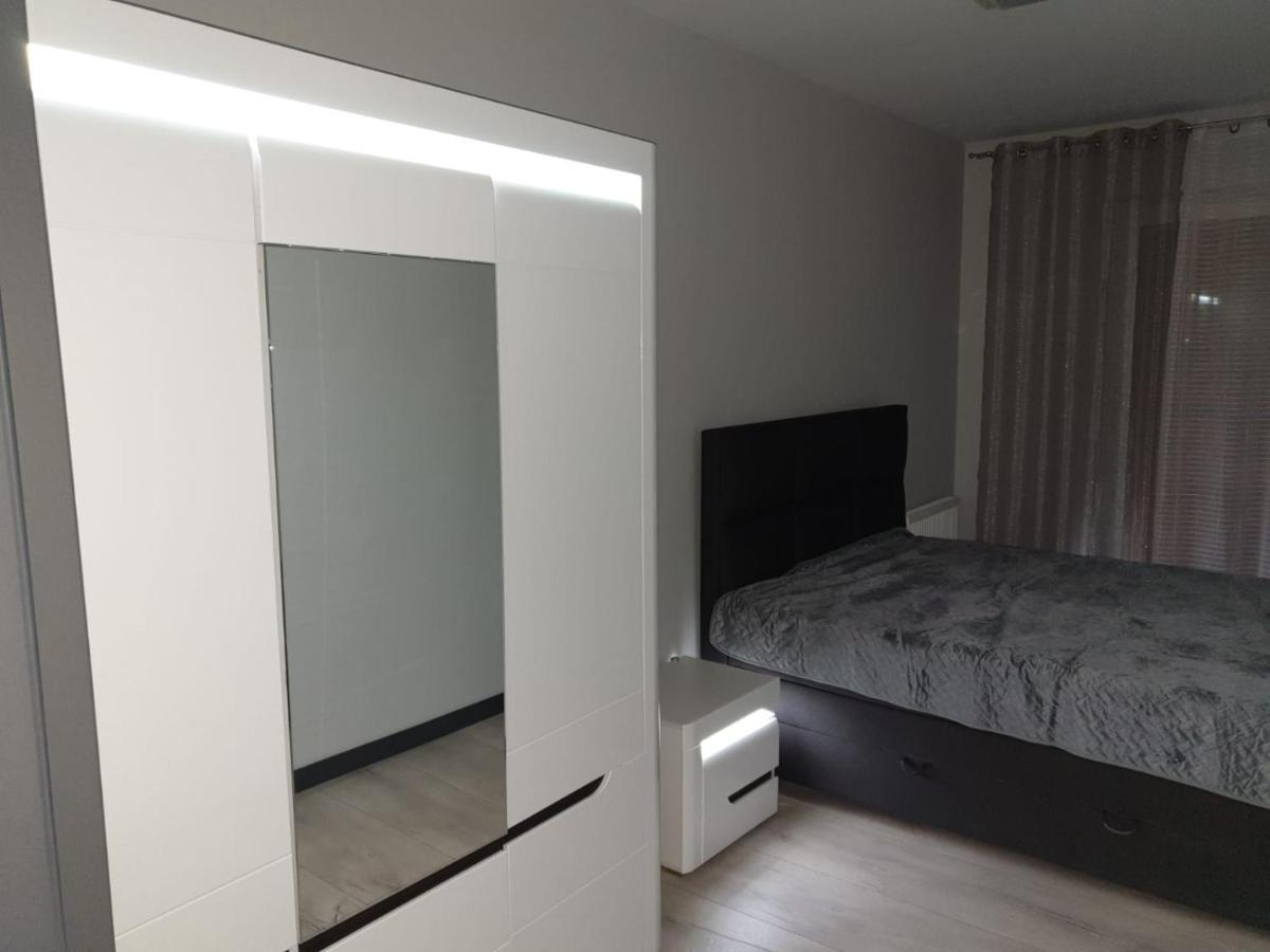 Apartament Skarbowa 1& Parking เลชโน ภายนอก รูปภาพ